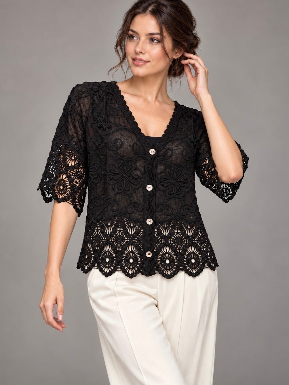 A464- Blusa Bordada con Macramé