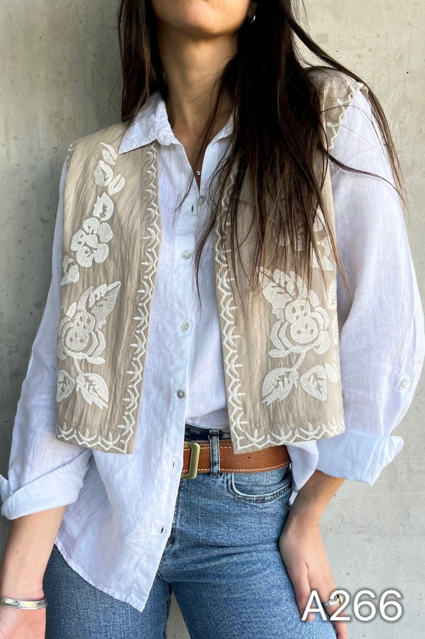 A266 - Gilet de Lino con Bordado