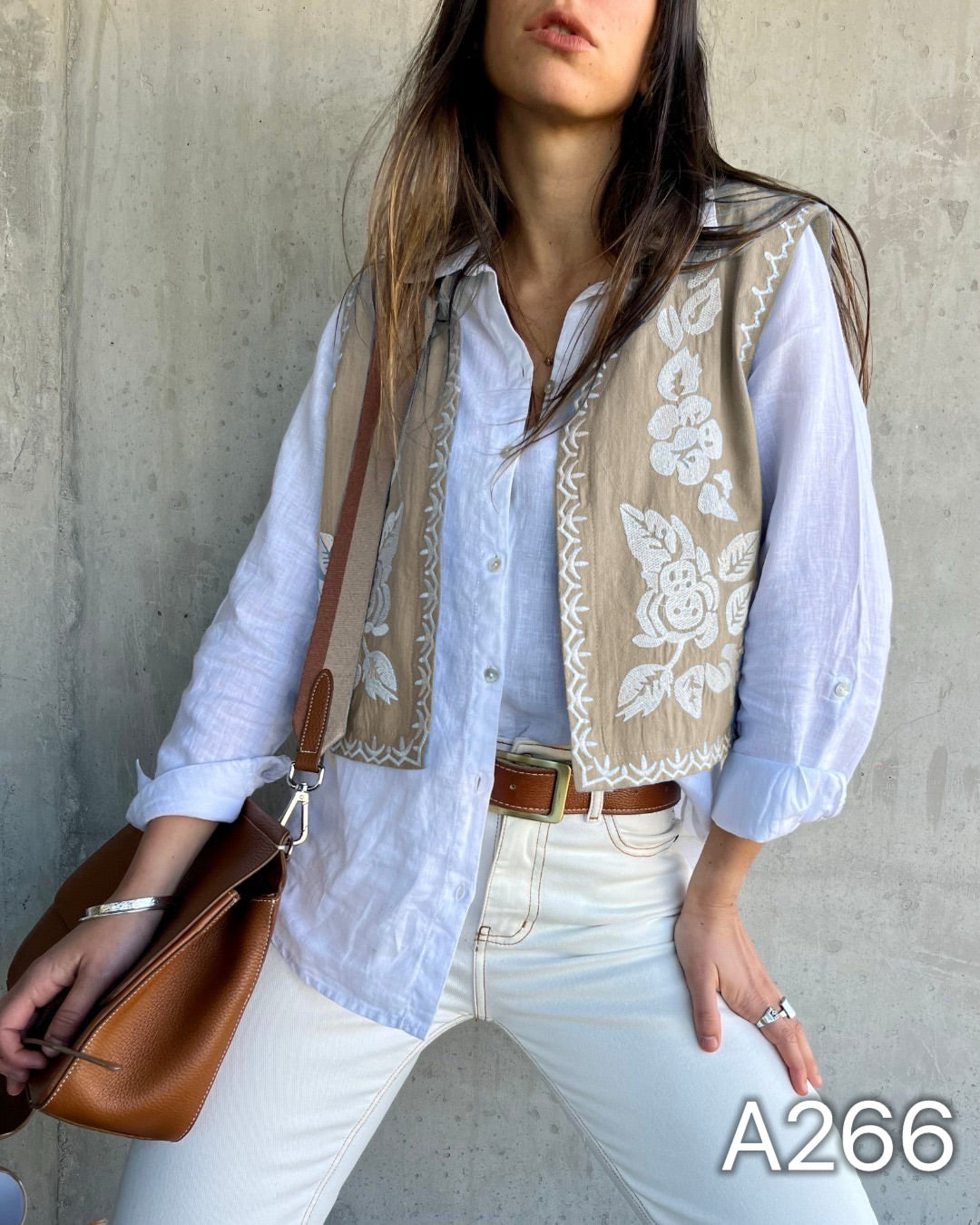 A266 - Gilet de Lino con Bordado