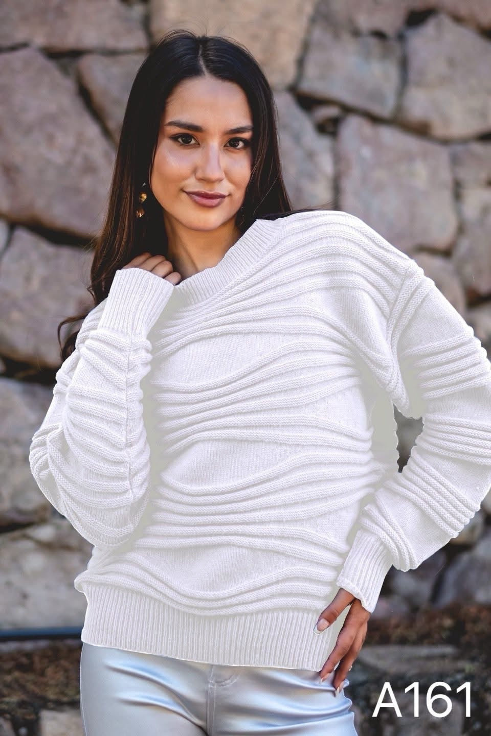 A161 - Sweater Cuello Redondo con Relieve Manga Larga