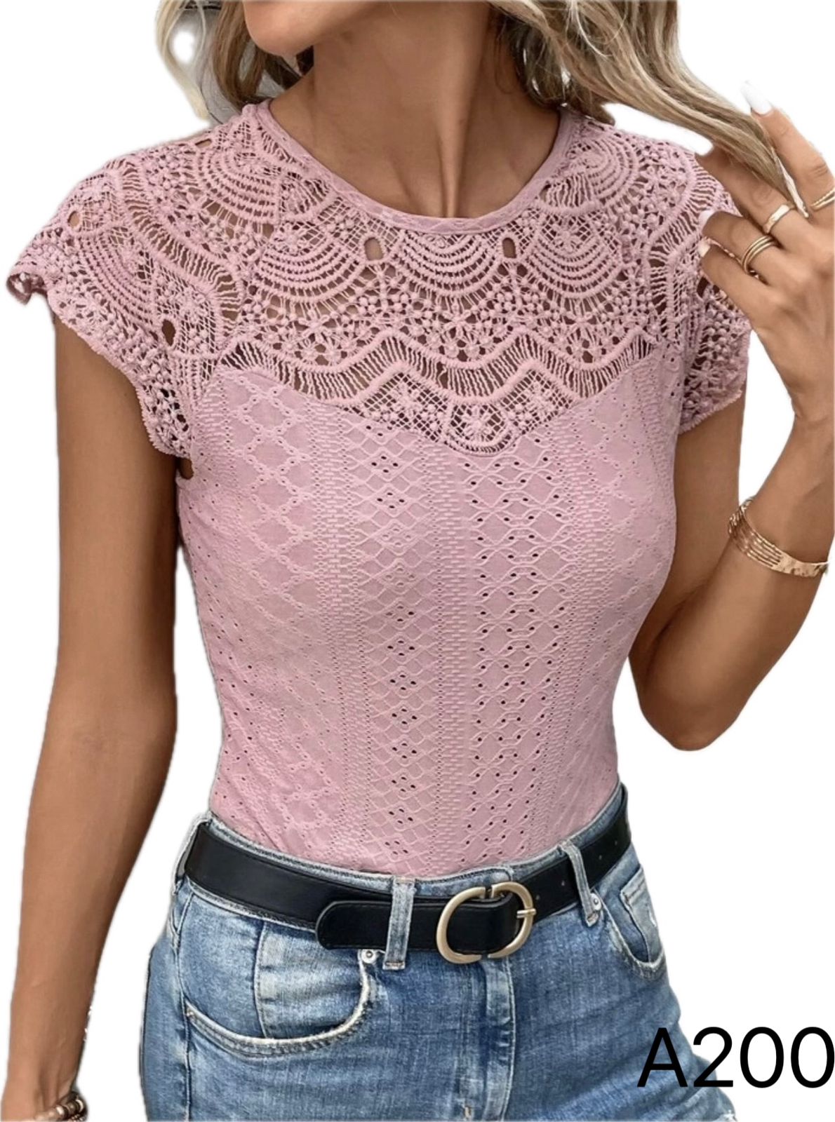 A200 - Polera Broderie con Hombros y Cuello Encaje