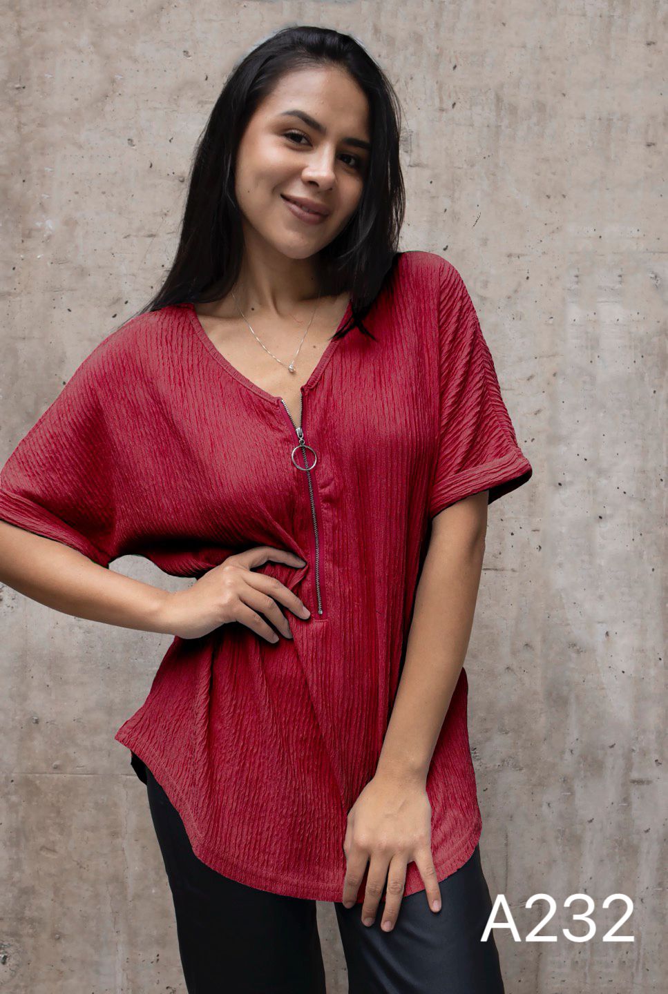 A232 - Polera Con Cierre en el Cuello