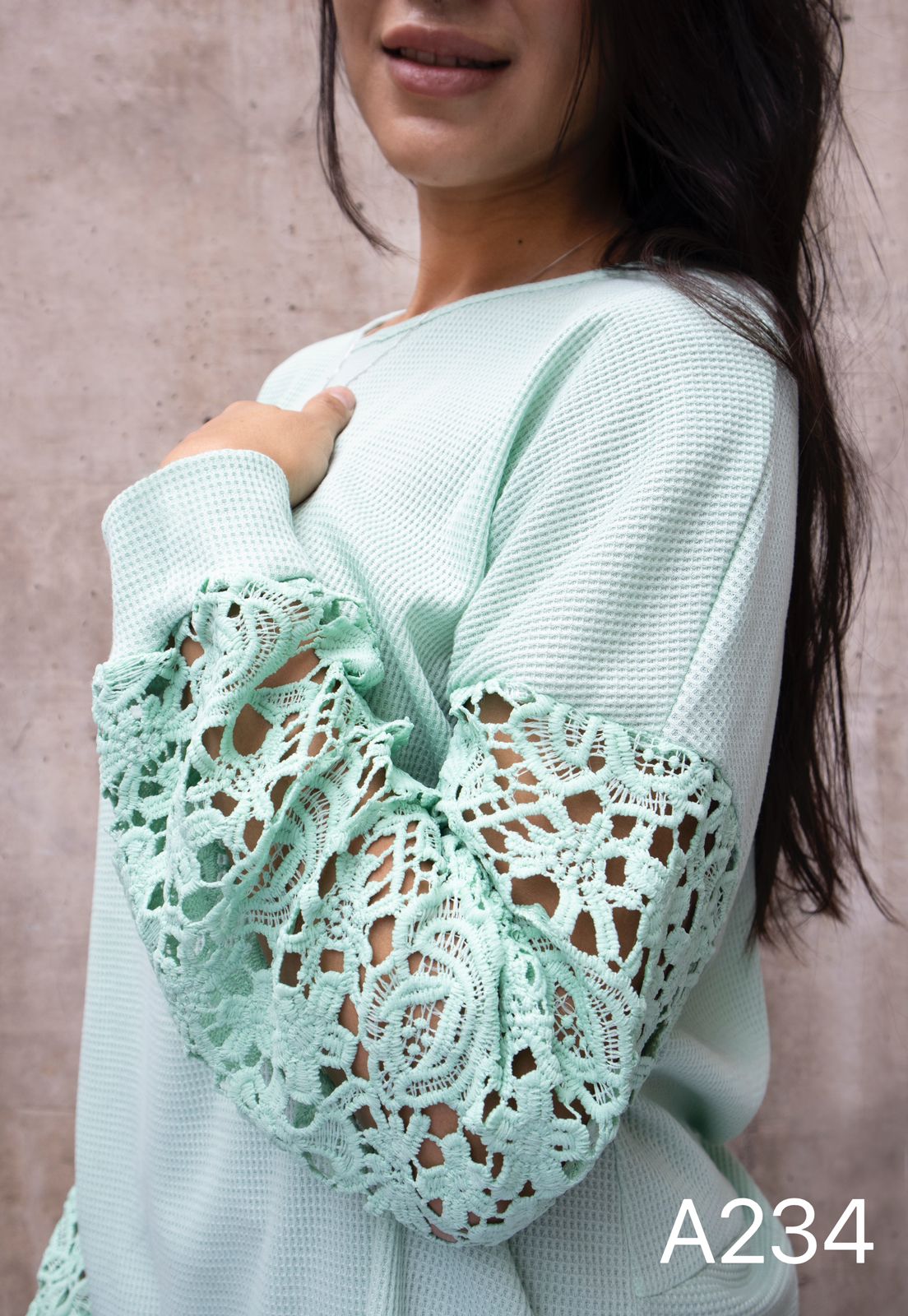 A234 - Polera Manga Larga con Broderie