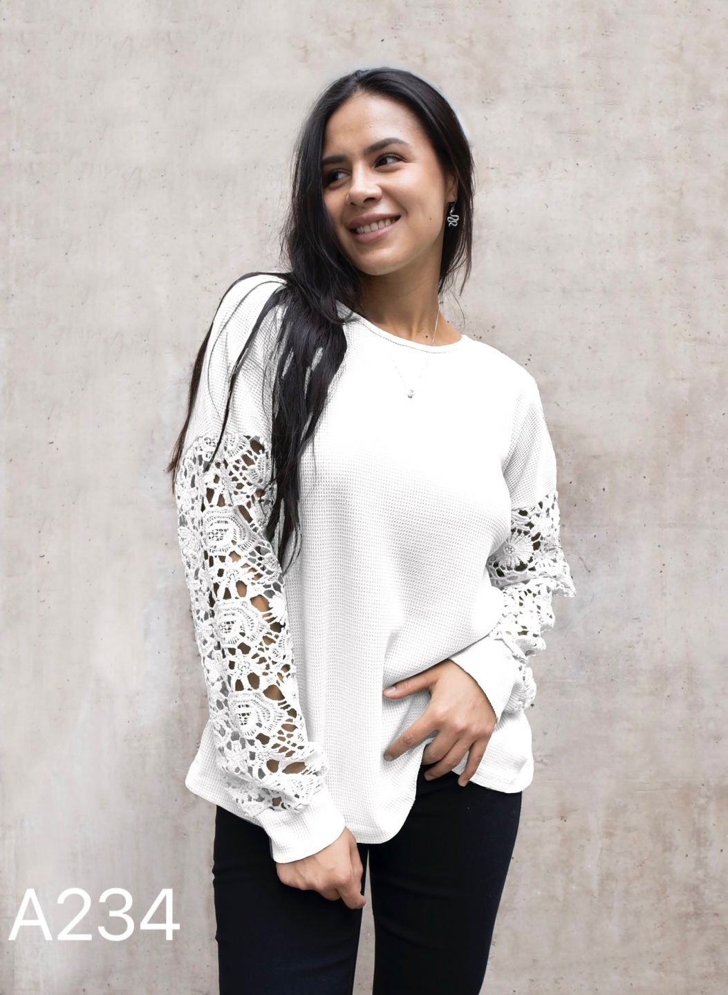 A234 - Polera Manga Larga con Broderie