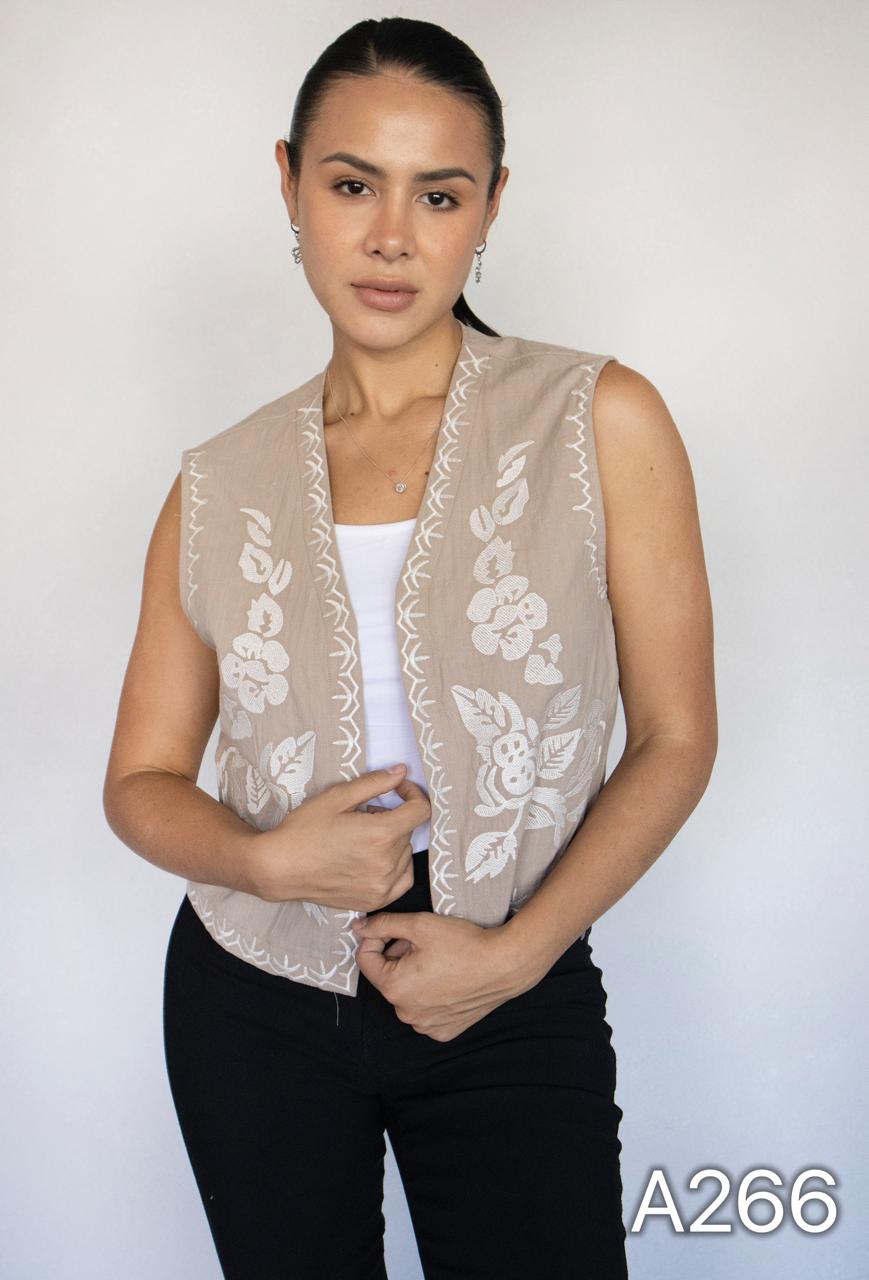 A266 - Gilet de Lino con Bordado