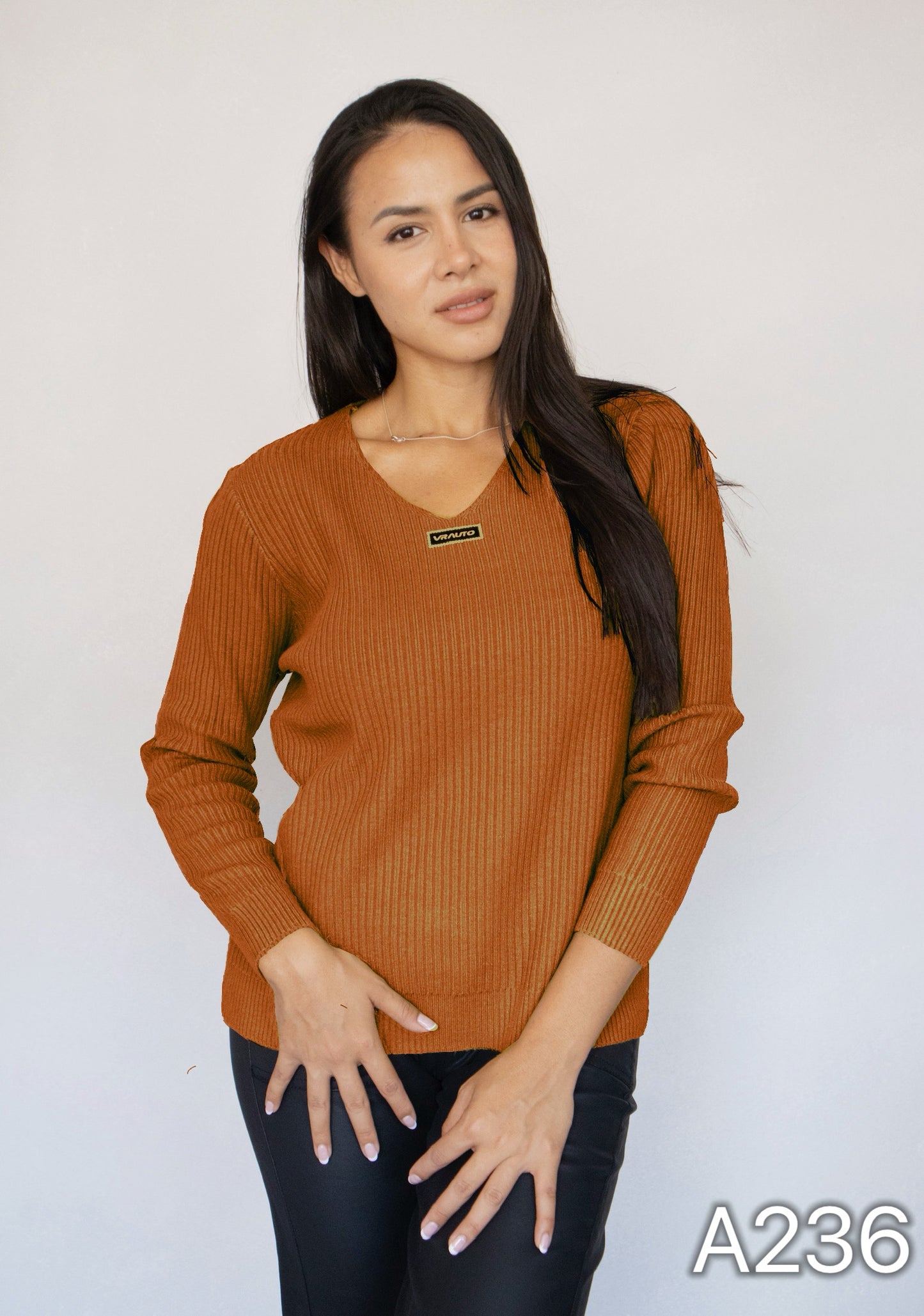 A236 -Sweater Cuello V Acanalado