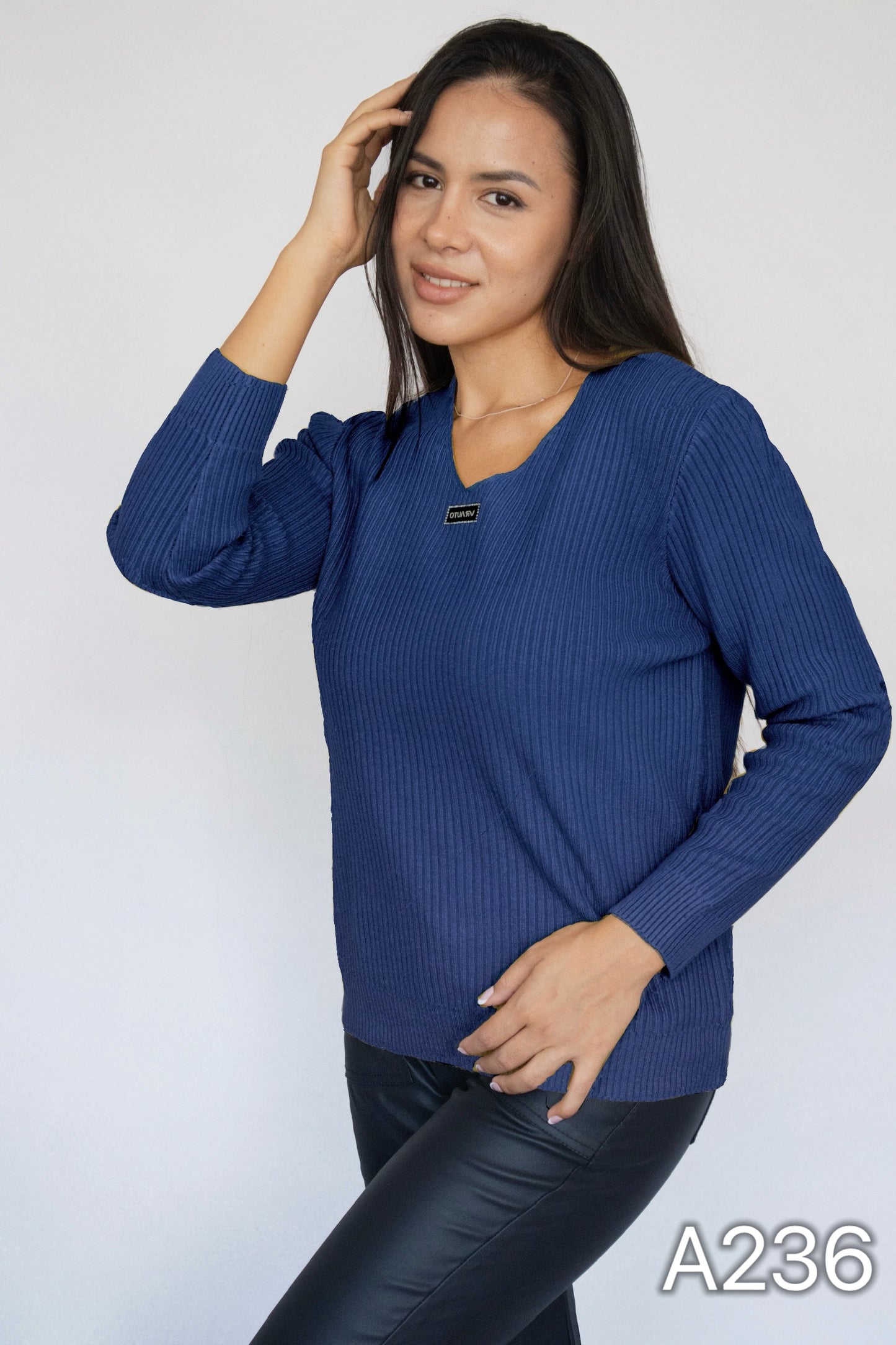 A236 -Sweater Cuello V Acanalado
