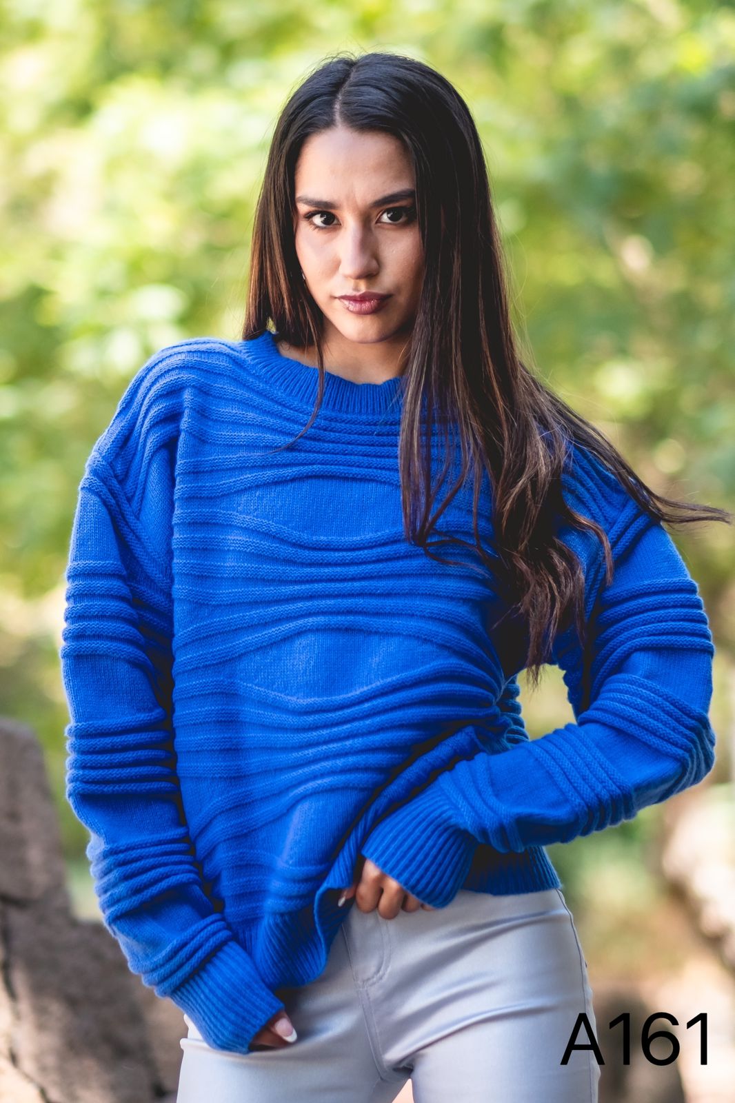 A161 - Sweater Cuello Redondo con Relieve Manga Larga
