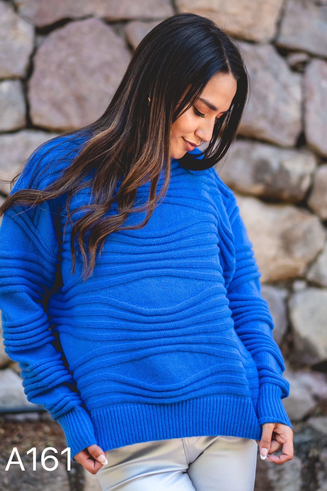 A161 - Sweater Cuello Redondo con Relieve Manga Larga