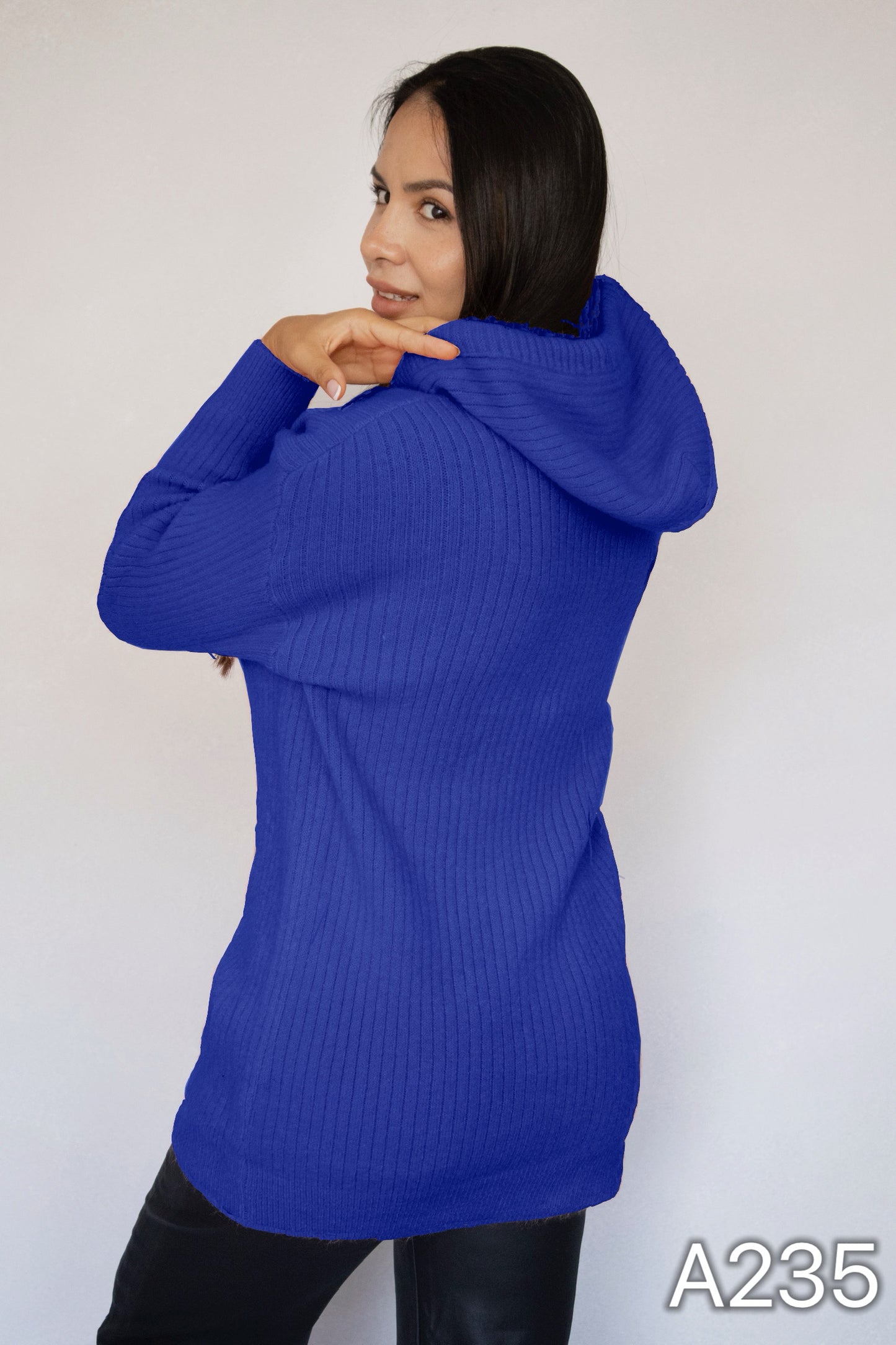 A235 - Sweater de Lana Con Gorro