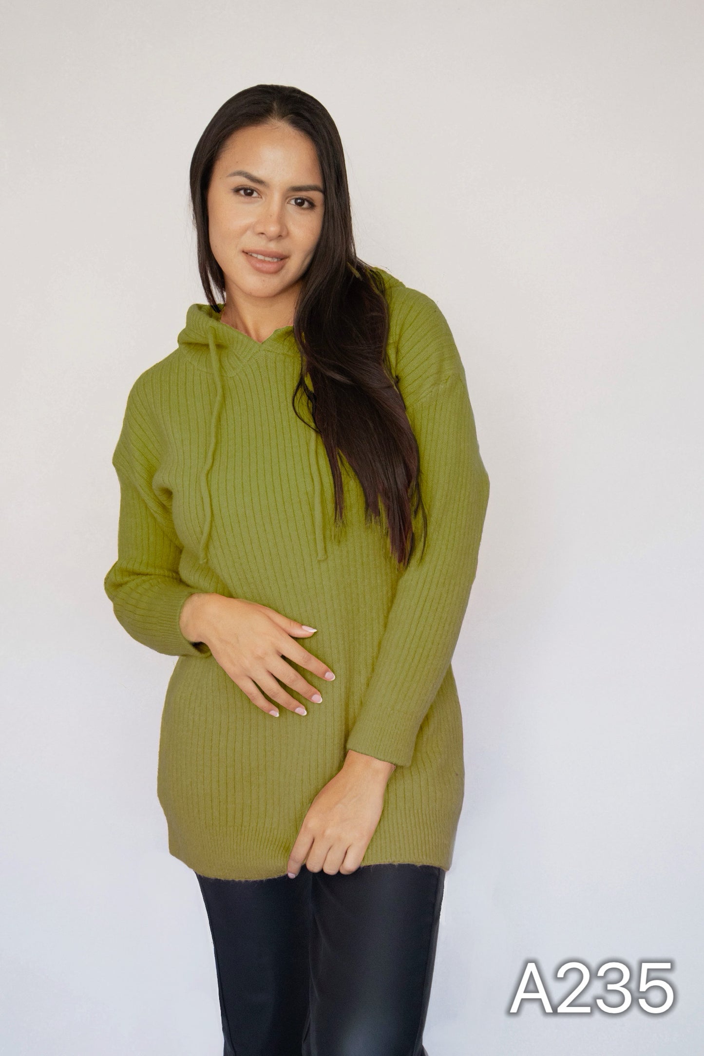 A235 - Sweater de Lana Con Gorro