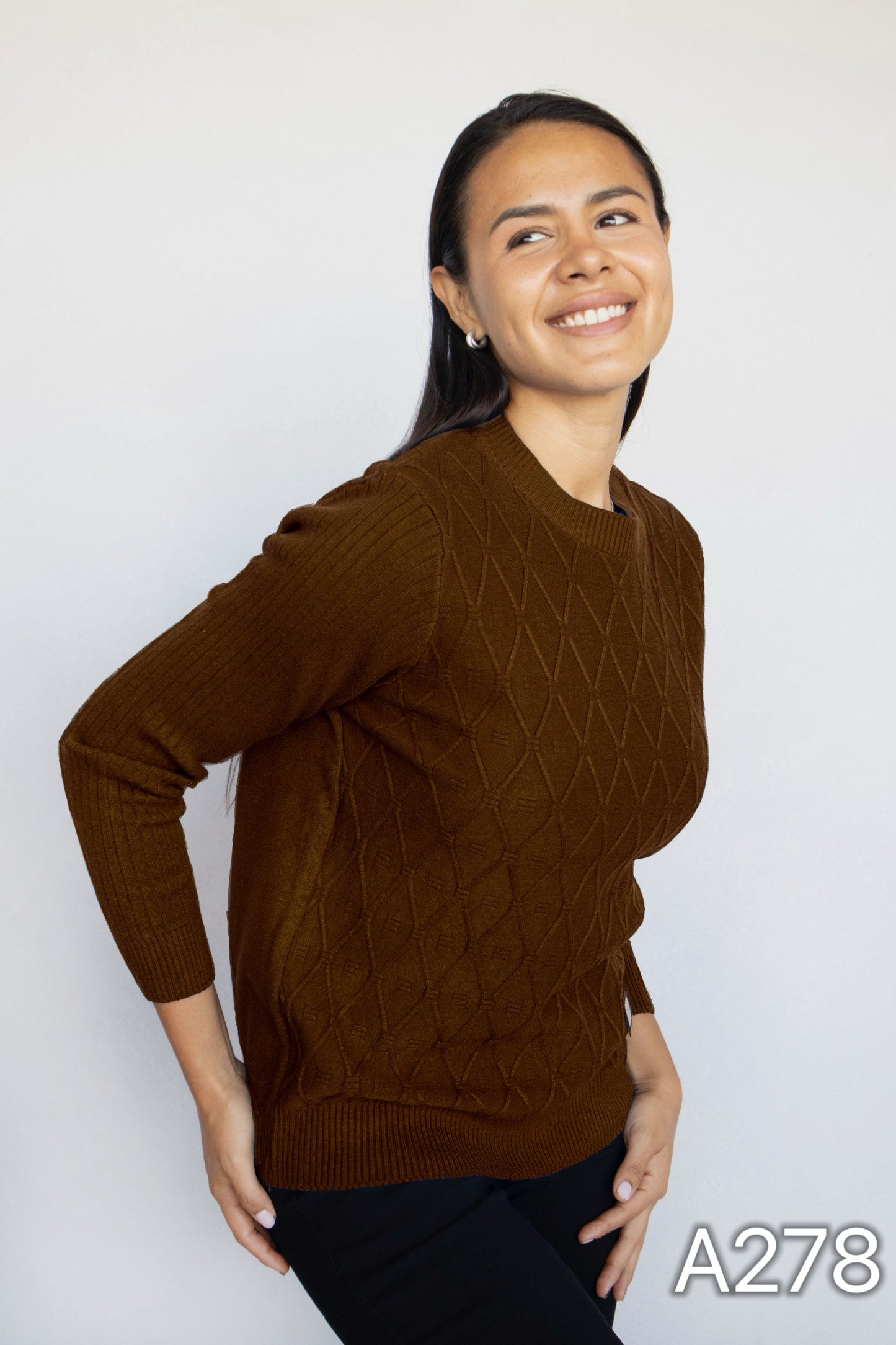 A278 - Sweater de Lana Cuello Redondo con Relieve: