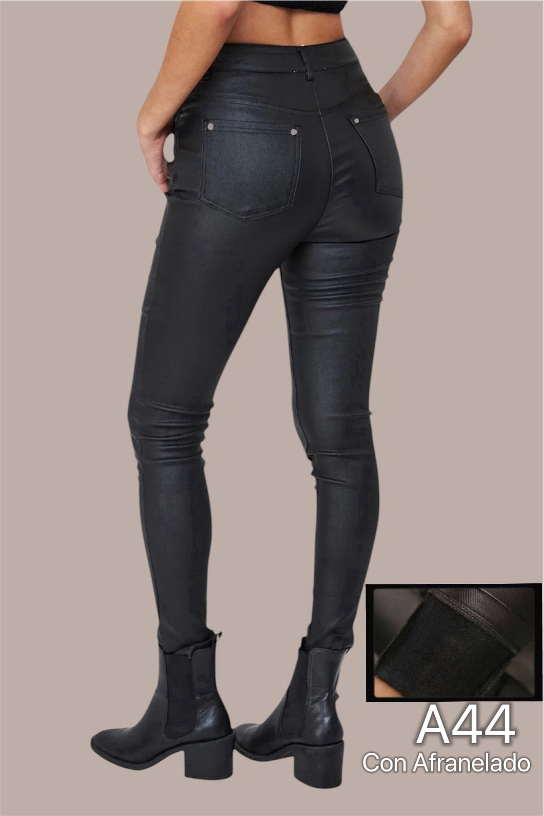 A44 - Pantalón Pitillo Ecocuero con polar