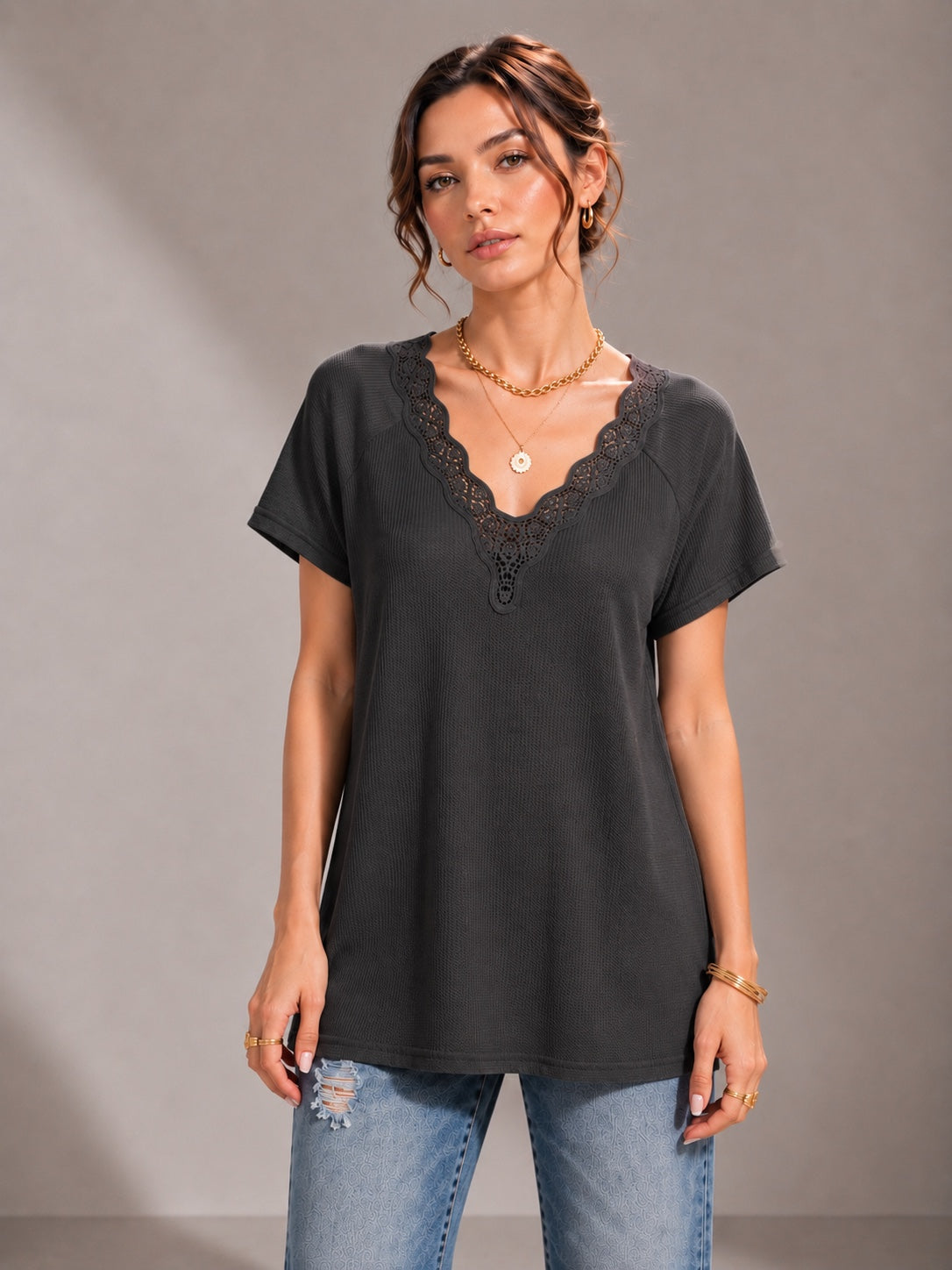 A274 - Polera de cuello en V con encaje