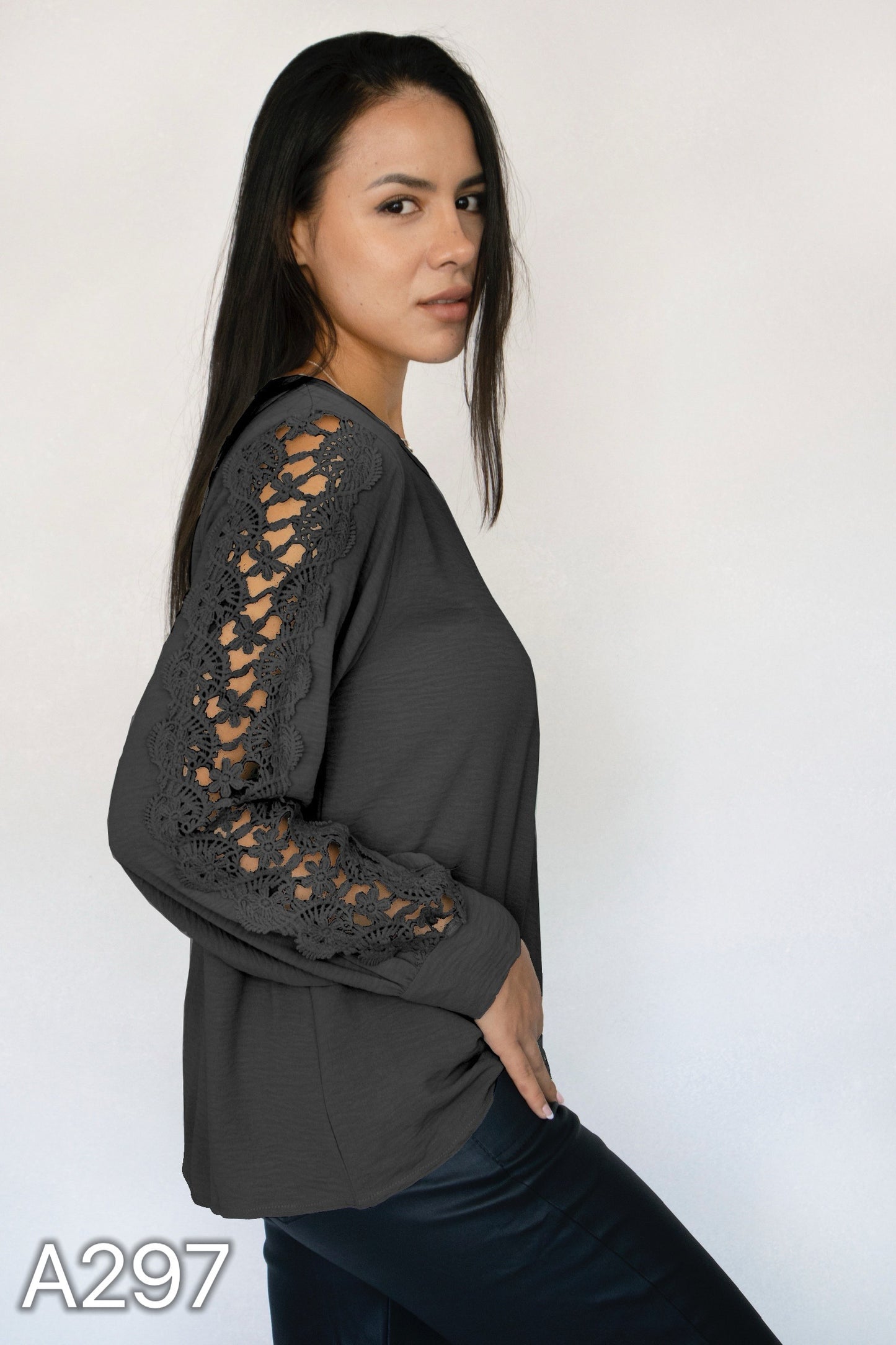 A297 - Polera Manga Larga con Detalle de Encaje