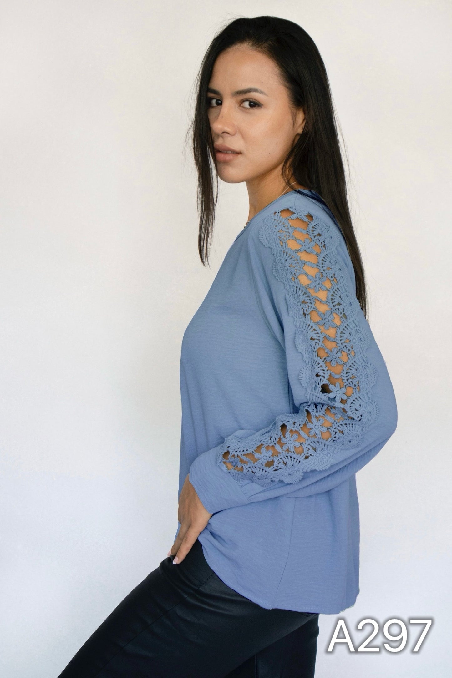 A297 - Polera Manga Larga con Detalle de Encaje