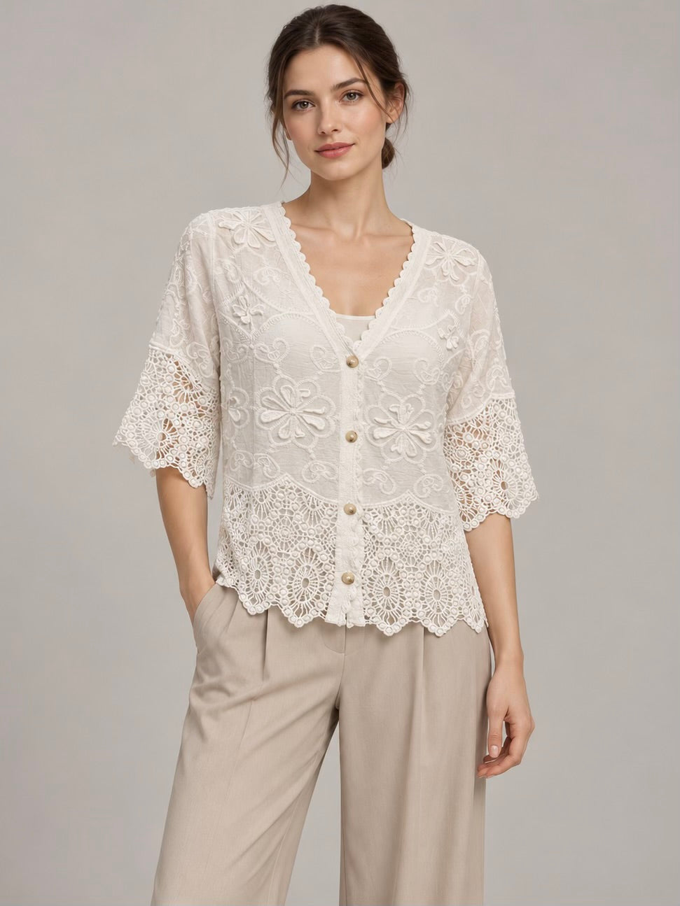 A464- Blusa Bordada con Macramé