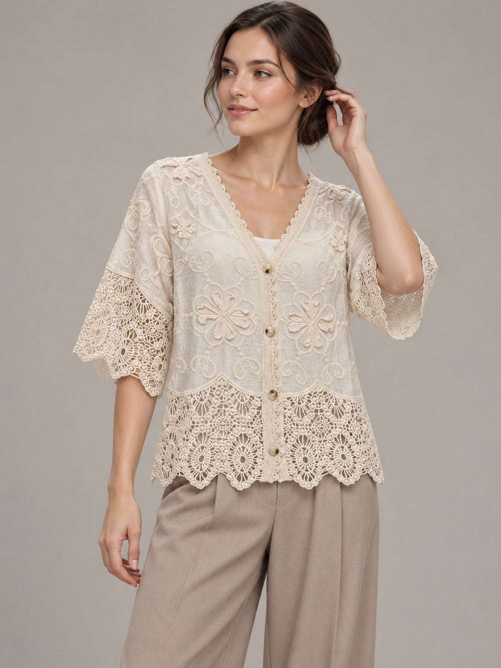 A464- Blusa Bordada con Macramé