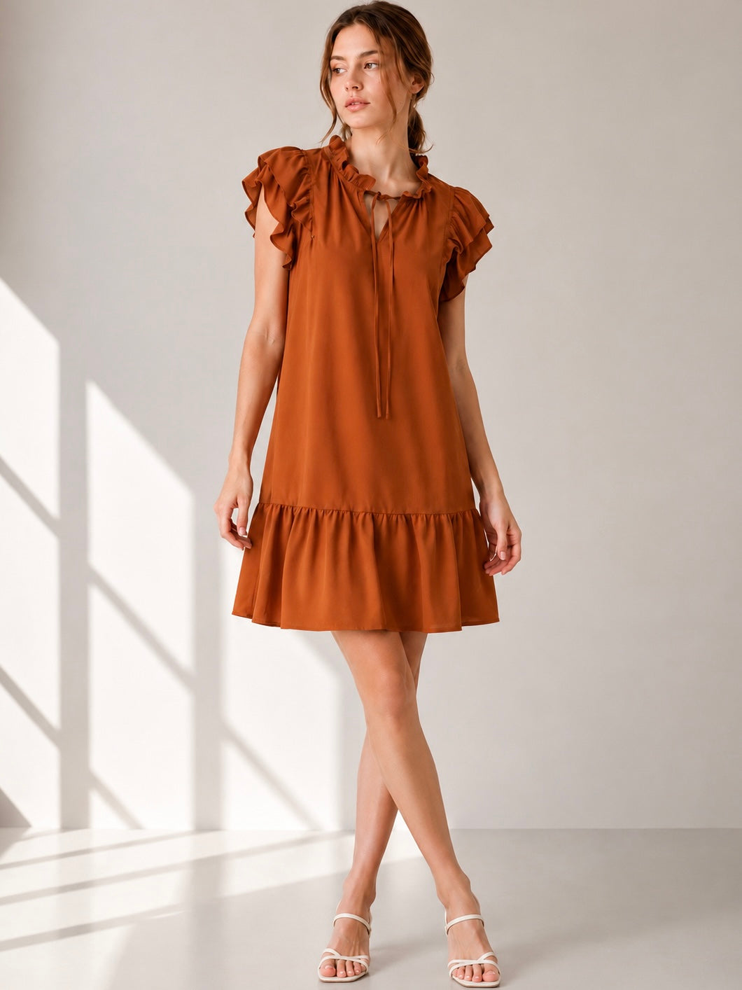 A334- Vestido corto con vuelos