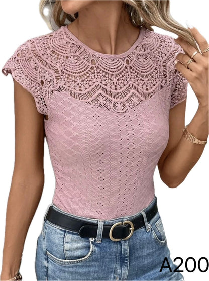 A200 - Polera Broderie con Hombros y Cuello Encaje