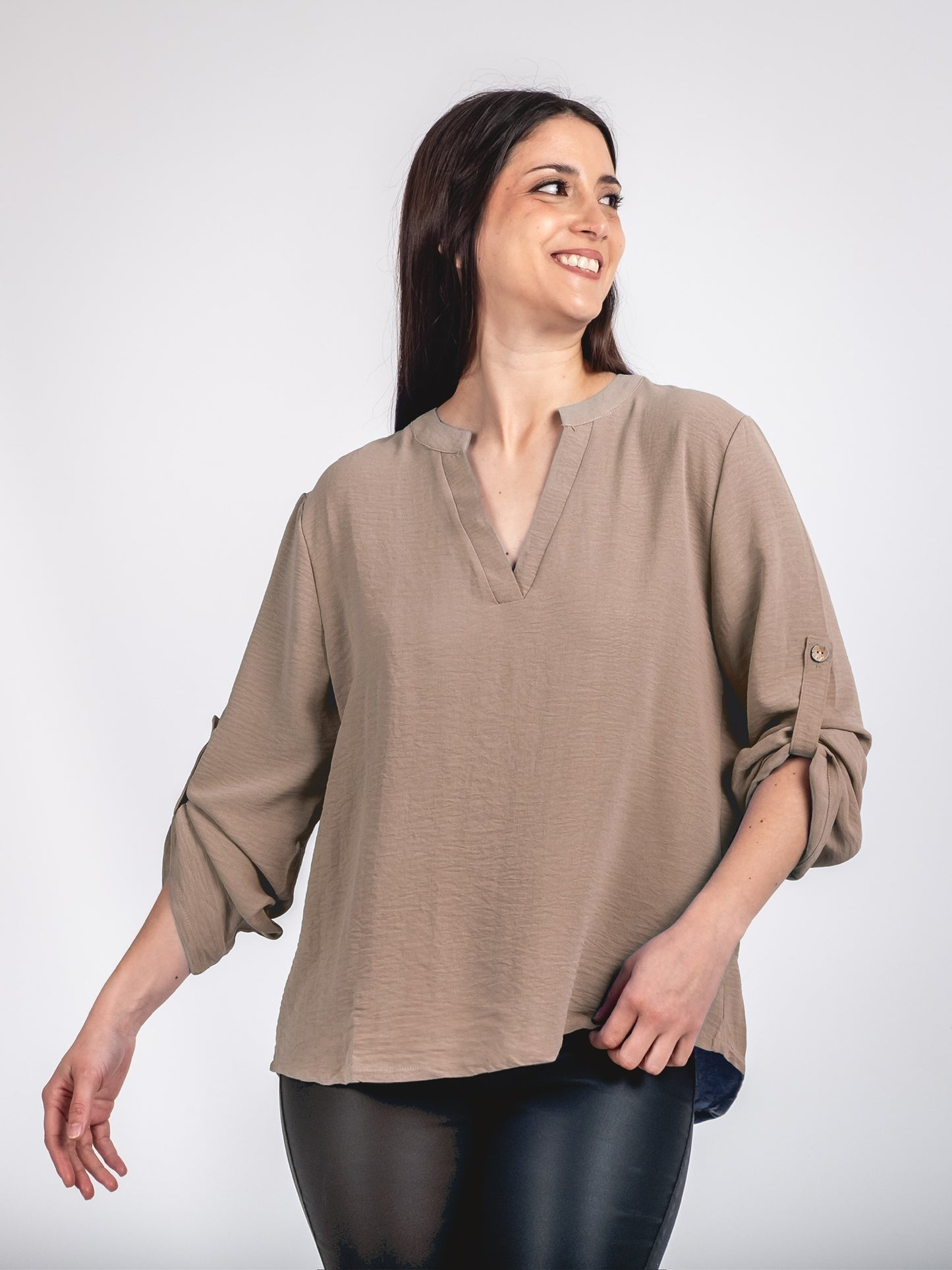 A327- Polera Manga Larga Ajustable 3/4 con Cuello Mao