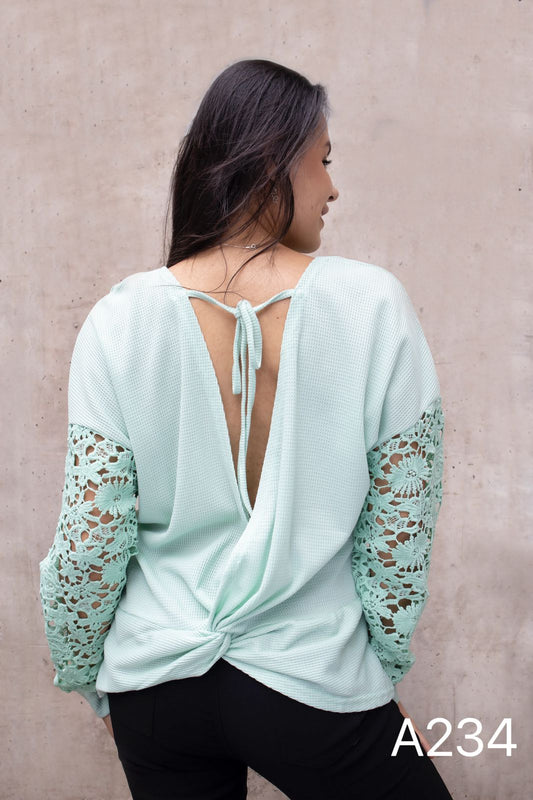 A234 - Polera Manga Larga con Broderie