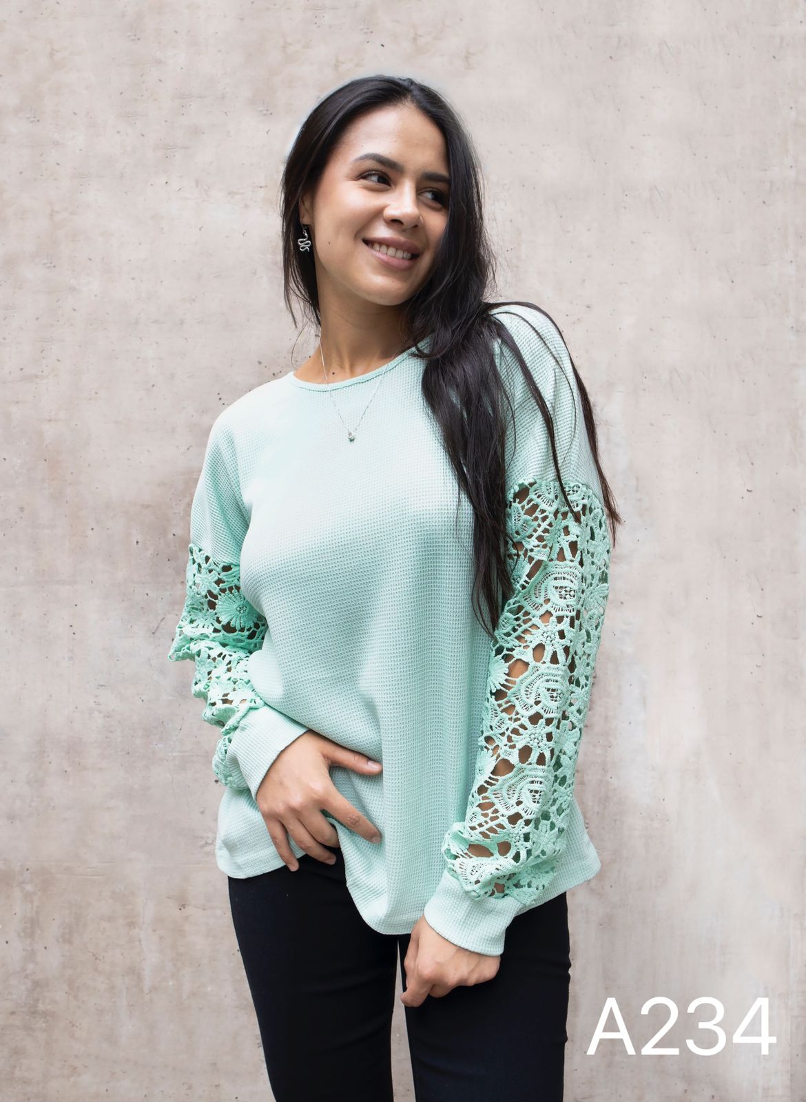 A234 - Polera Manga Larga con Broderie