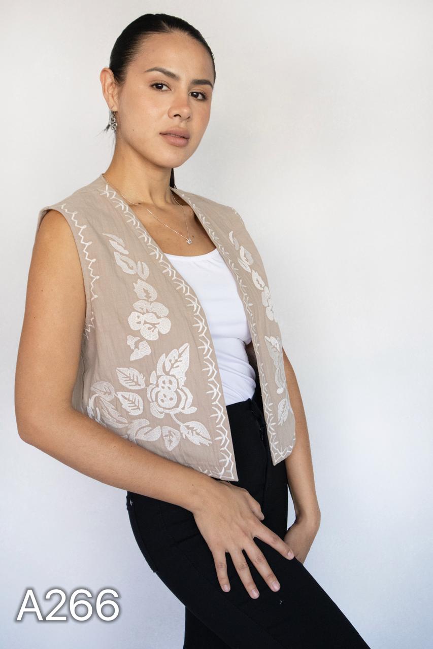 A266 - Gilet de Lino con Bordado