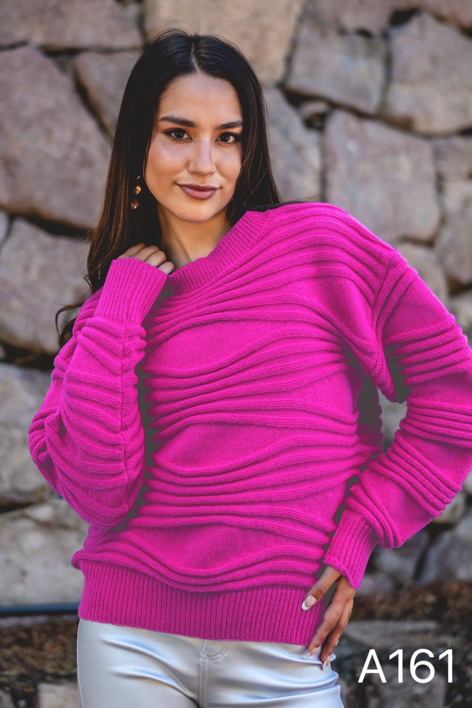 A161 - Sweater Cuello Redondo con Relieve Manga Larga