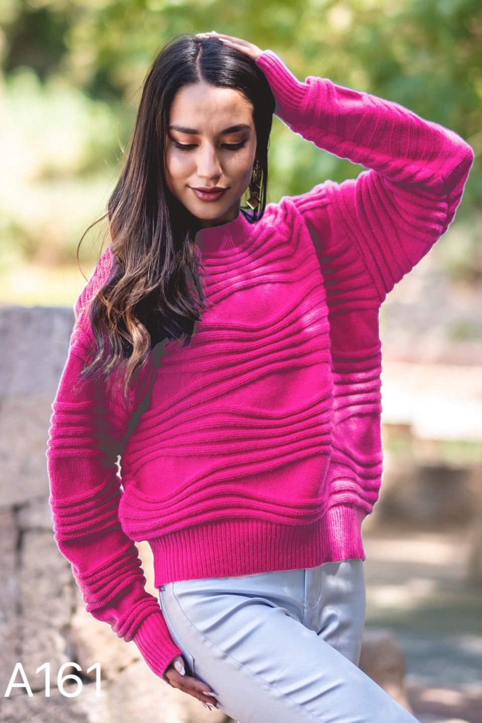 A161 - Sweater Cuello Redondo con Relieve Manga Larga