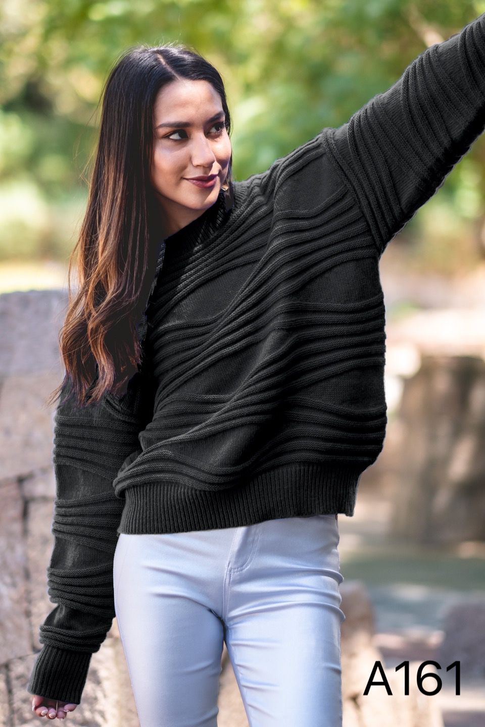 A161 - Sweater Cuello Redondo con Relieve Manga Larga