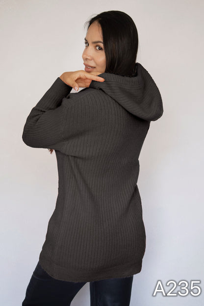 A235 - Sweater de Lana Con Gorro