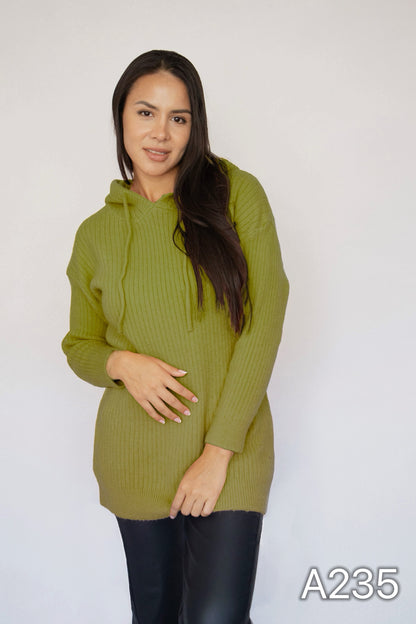A235 - Sweater de Lana Con Gorro