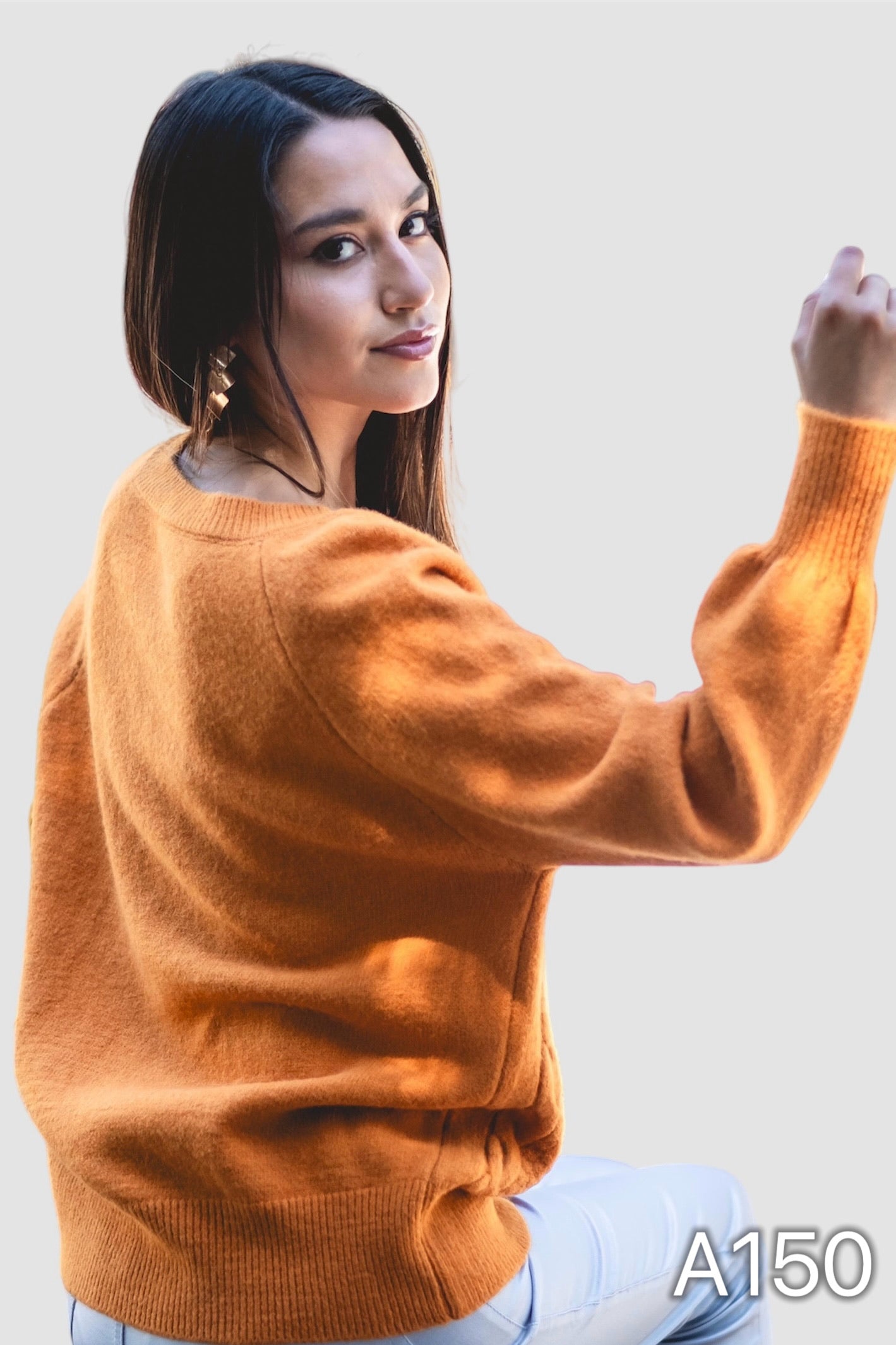 A150 - Sweater Cuello V con Diseño Trenzado