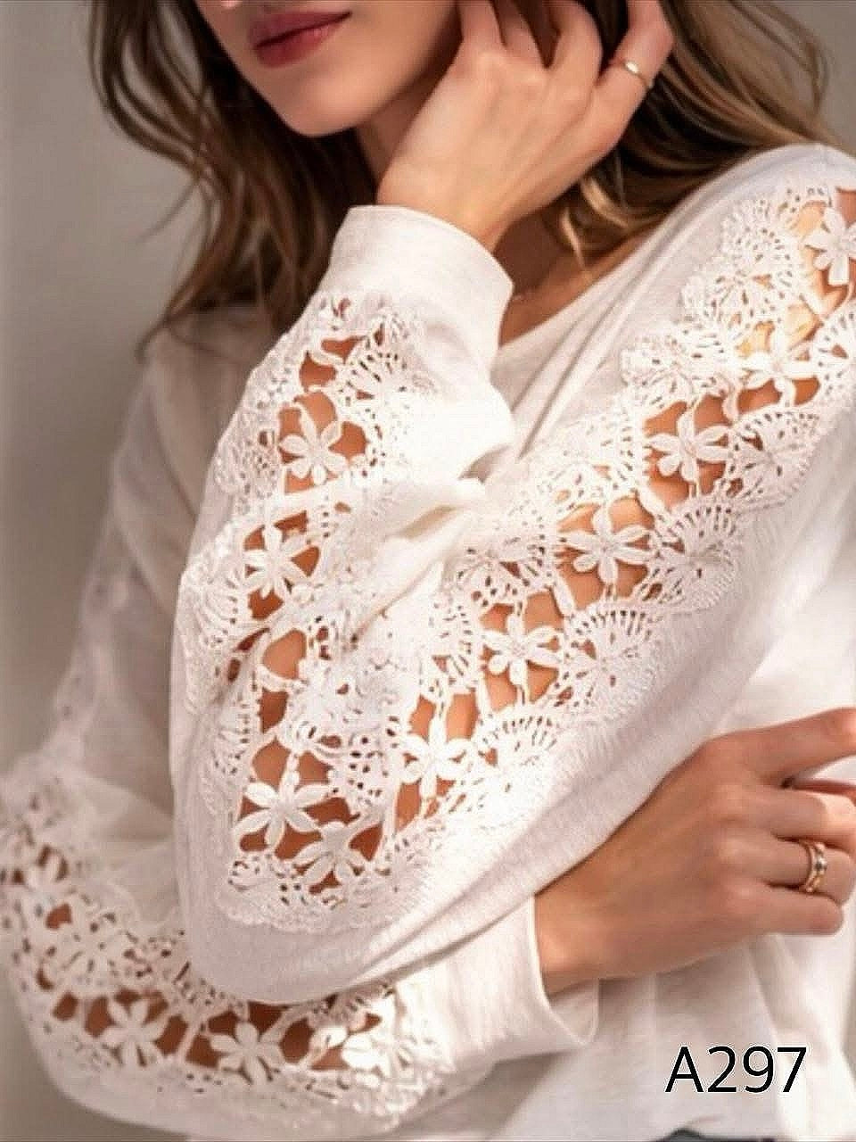 A297  - Polera Manga Larga con Detalle de Encaje