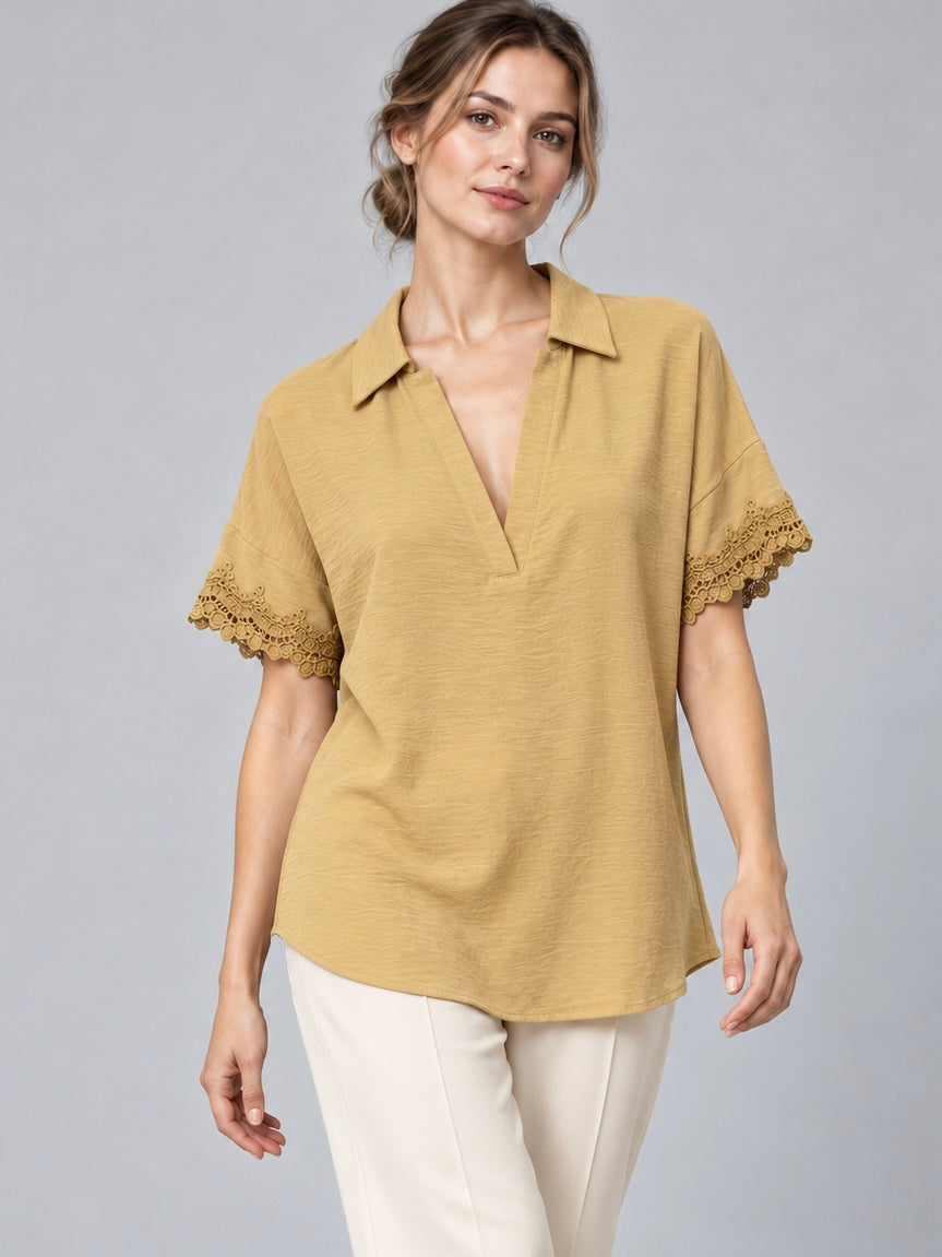 A482- Polera tipo Blusa con Encaje
