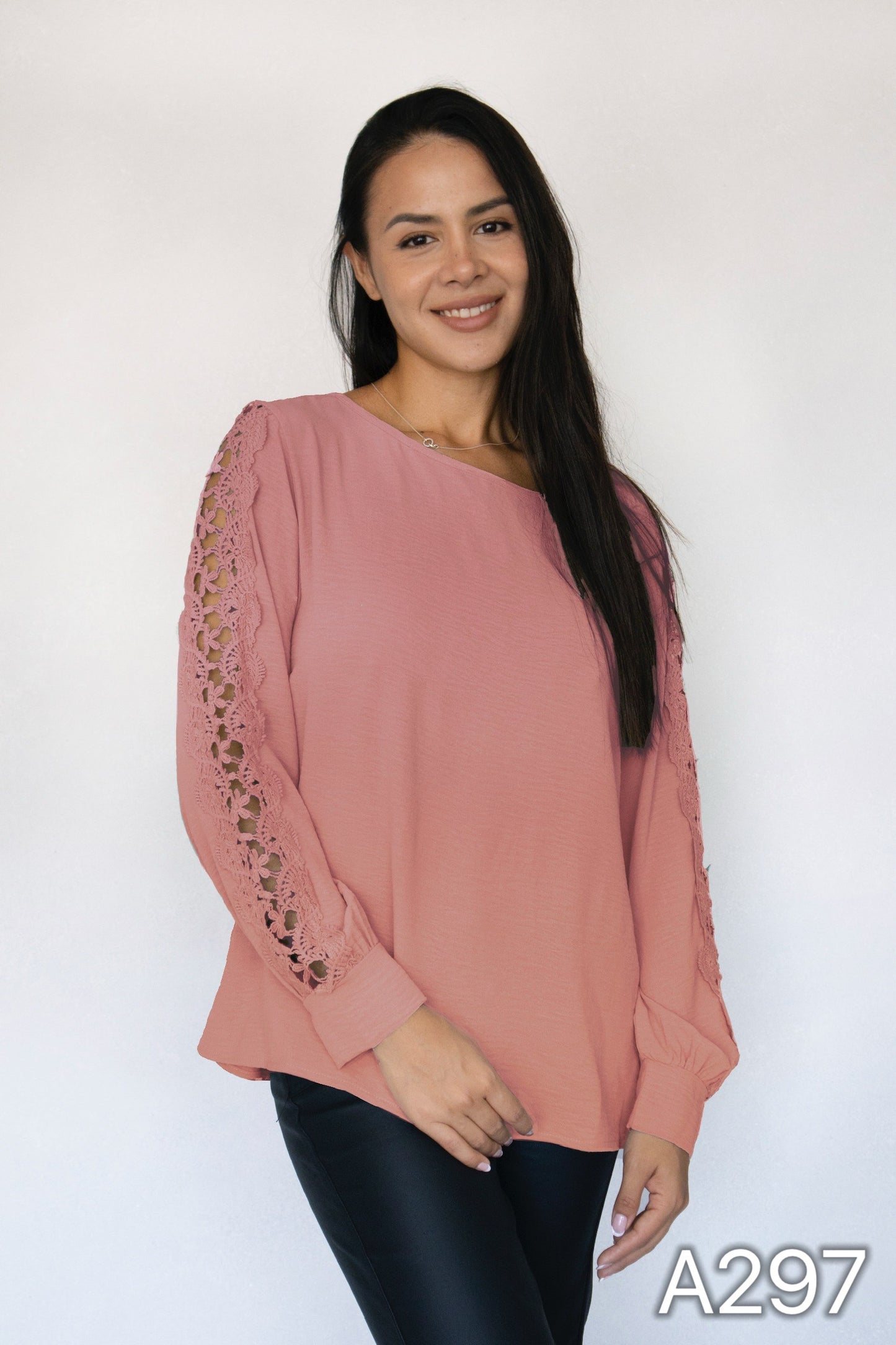 A297  - Polera Manga Larga con Detalle de Encaje